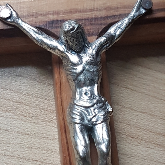 Vintage wooden cross with the crucifix - Picture 2 of 7